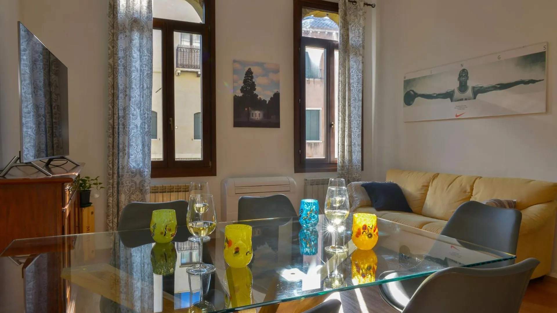 Ca' Dino Venice - Canal View