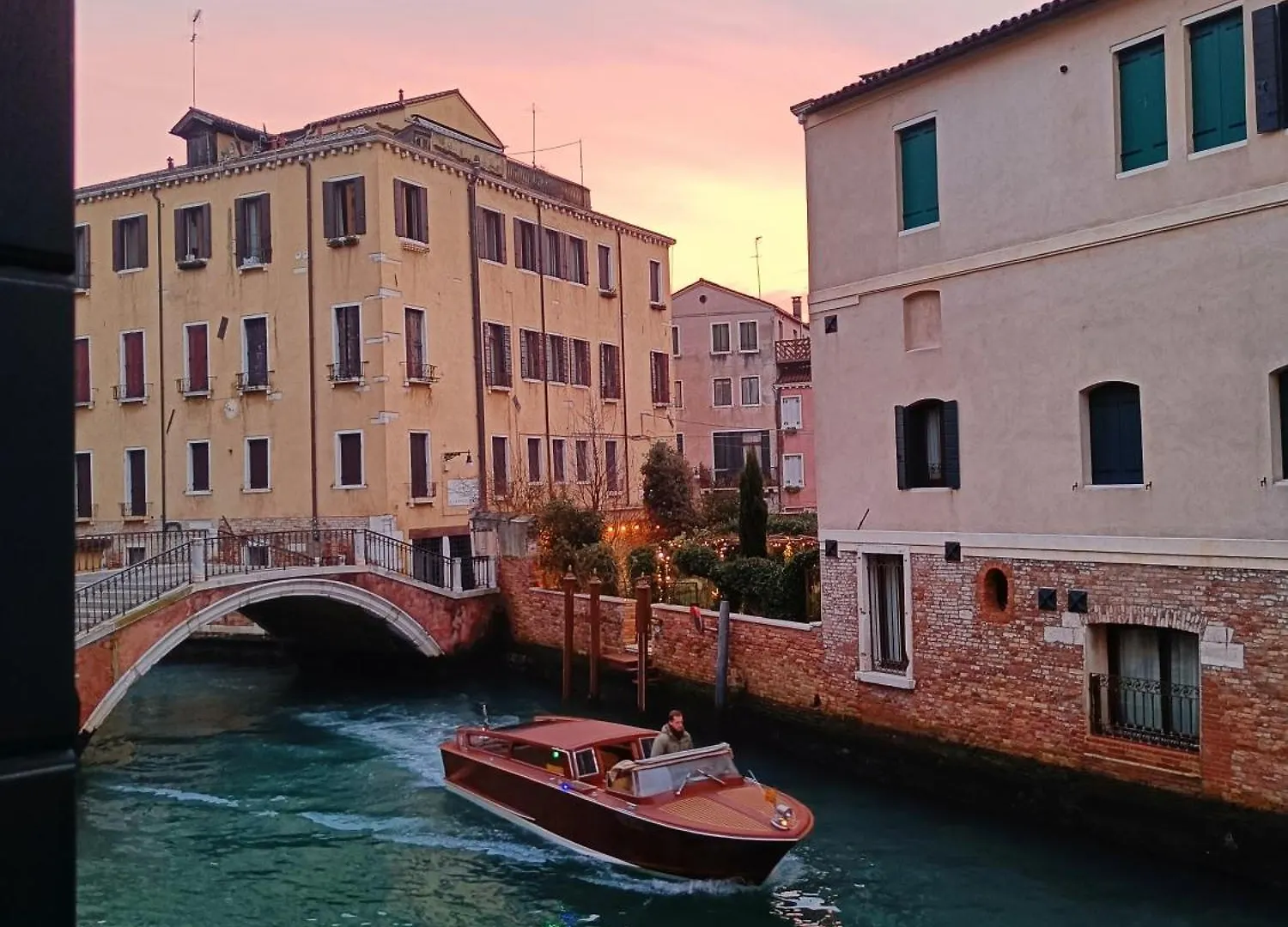 Ca' Dino Venice - Canal View